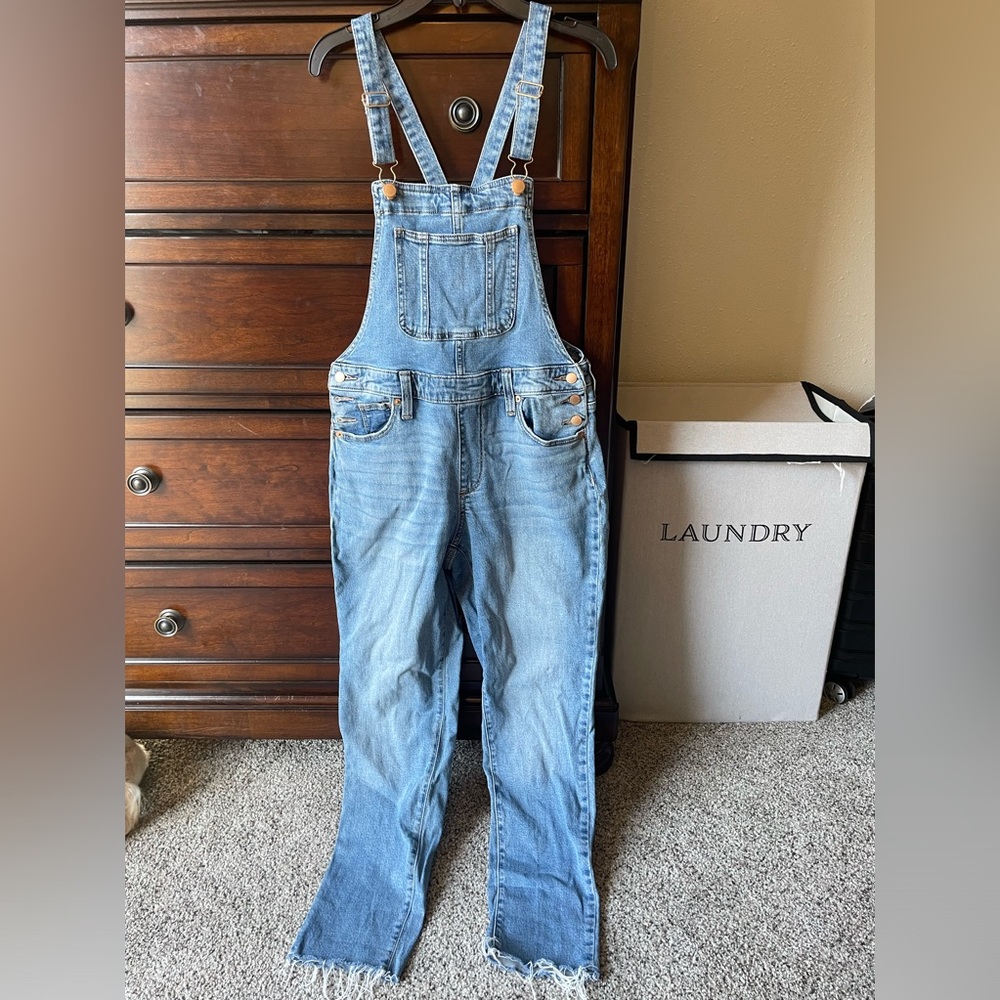 Denim overalls size 4 from Universal threads.